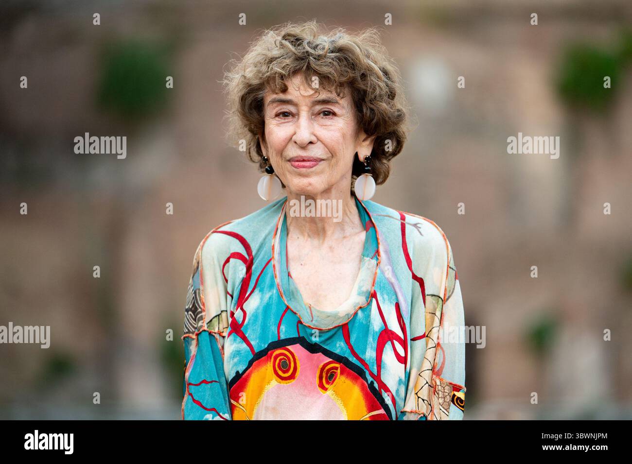 Der iranische Schriftsteller und Lehrer Azar Nafisi nimmt am 16. Juli 2025 am Internationalen Letterature Festival im Stadio Palatino in Rom Teil. Stockfoto