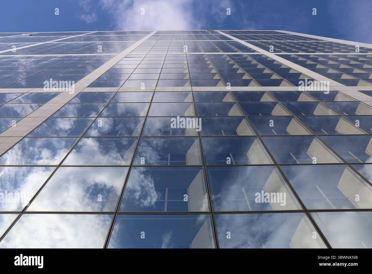 Grande Arche de la Défense, Bürogebäude, im Geschäftsviertel La Défense, Stadt Courbevoie, Departement Hauts-de-seine, Frankreich Stockfoto