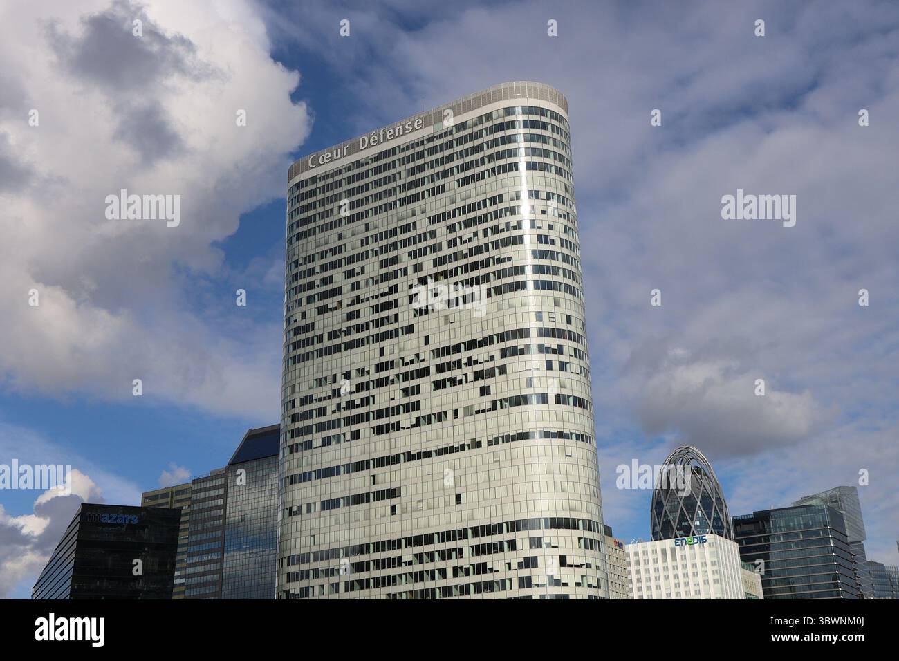 Turm Coeur Défense im Geschäftsviertel La Défense, Stadt Courbevoie, Departement Hauts de seine, Frankreich Stockfoto