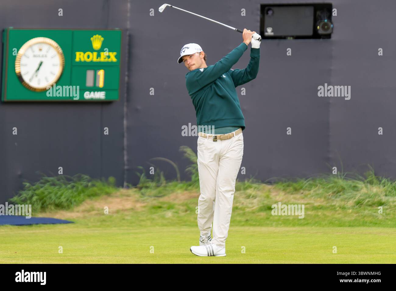 Portrush, Irland. Juli 2025. Der dänische Nicolai Højgaard fährt auf Loch eins in der ersten Gruppe der 153. Open Championship in Royal Portrush. Quelle: Tim Gray/Alamy Live News Stockfoto