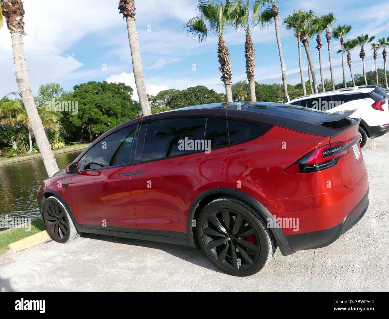 1. Juli 2021, SARASOTA, FLORIDA, USA: Tesla hat laut Angaben im zweiten Quartal 201.250 Elektrofahrzeuge geliefert, da es den weltweiten Mangel an Computerchips überwunden hat, der fast alle Automobilhersteller getroffen hat. (Bild: © John Marshall Mantel/ZUMA Wire) Stockfoto