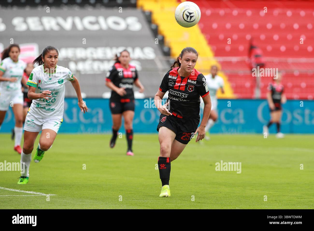 Juli 2021: 12.07.2021/ juego entre Liga Deportiva Alajuelense vs PocosÃÂ­ femenino por el torneo Unifut en el estadio Alejandro Morera Soto / Fotografia: John DurÃÂn (Kreditbild: © John Duran/La Nacion Via ZUMA Press) Stockfoto
