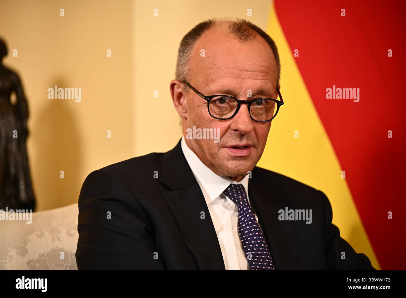 Bundeskanzler Friedrich Merz bei einem Treffen mit Premierminister Sir Keir Starmer in der Londoner Downing Street anlässlich seines ersten offiziellen Besuchs in Großbritannien. Bilddatum: Donnerstag, 17. Juli 2025. Stockfoto