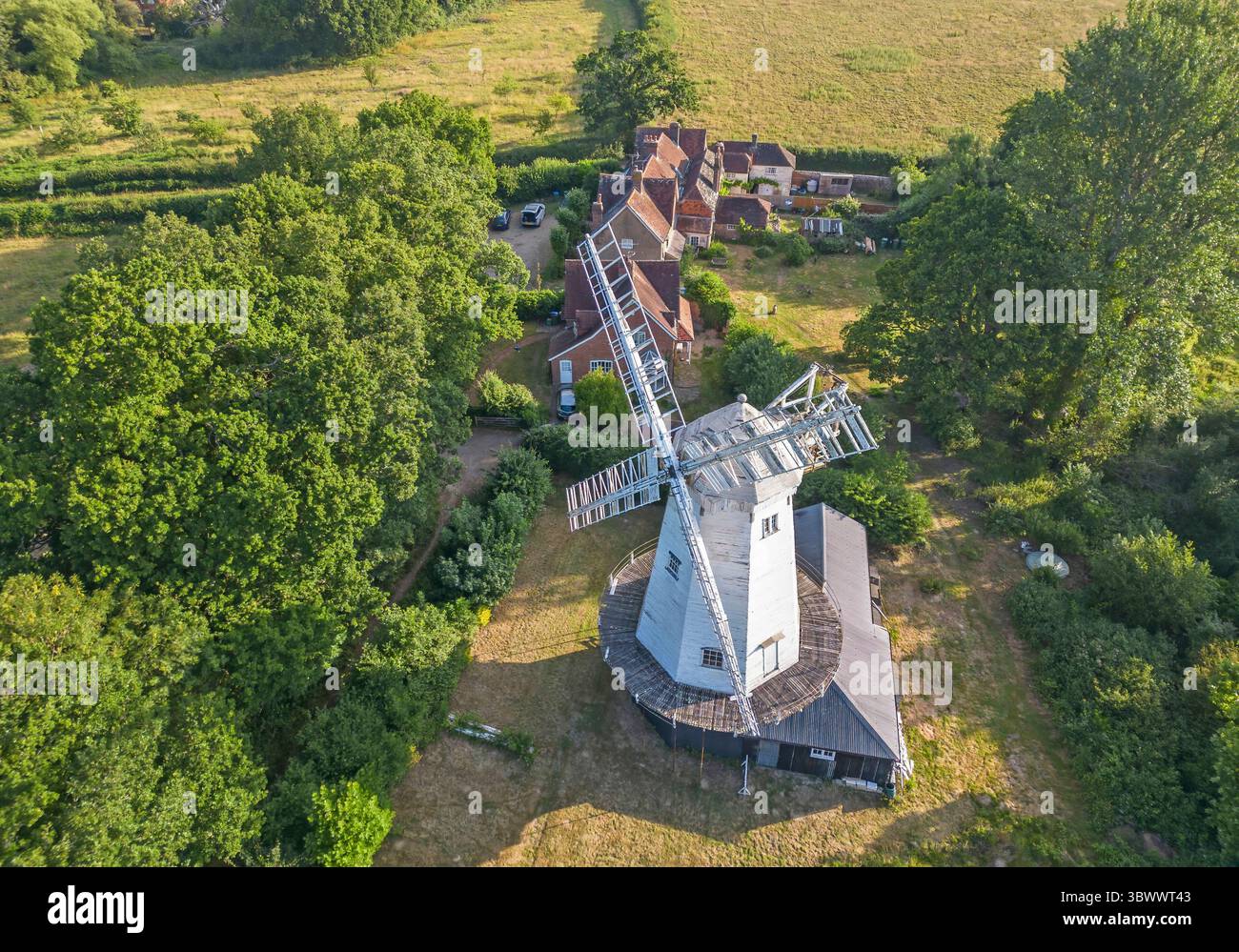 Ein Blick aus der Vogelperspektive auf die shipley-Mühle oder Königsfabrik, die 1879 in West-sussex erbaut wurde Stockfoto