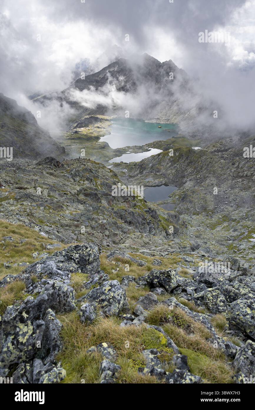 Bergseen Wangenitzsee und Kreuzsee, bewölkte Berggipfel am Morgen, Schober-Gruppe, Nationalpark hohe Tauern, Kärnten, Österreich Stockfoto