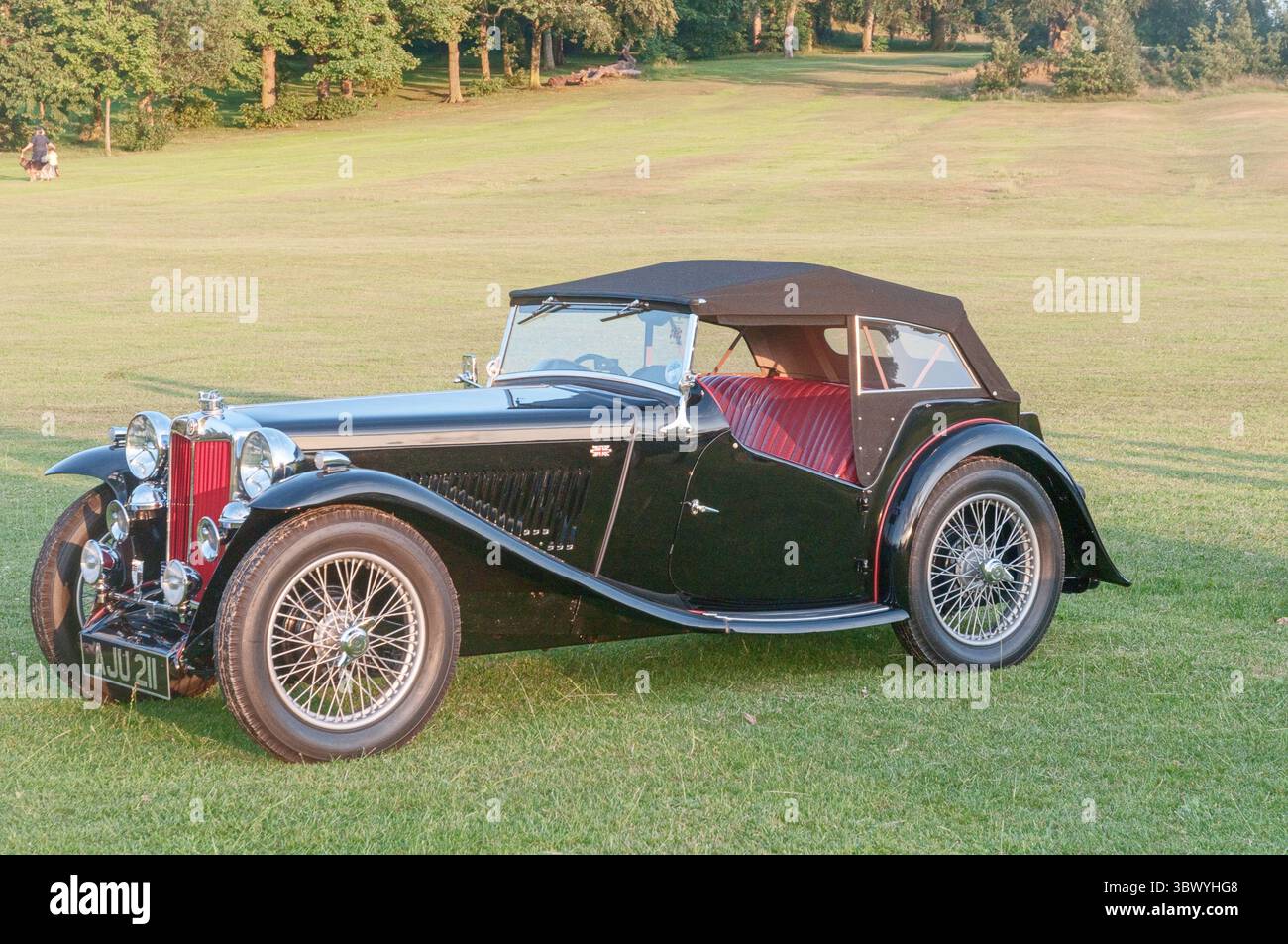 Ein schwarzer 1937 MG T-Wagen auf einer Oldtimer-Ausstellung in Yorkshire England Stockfoto