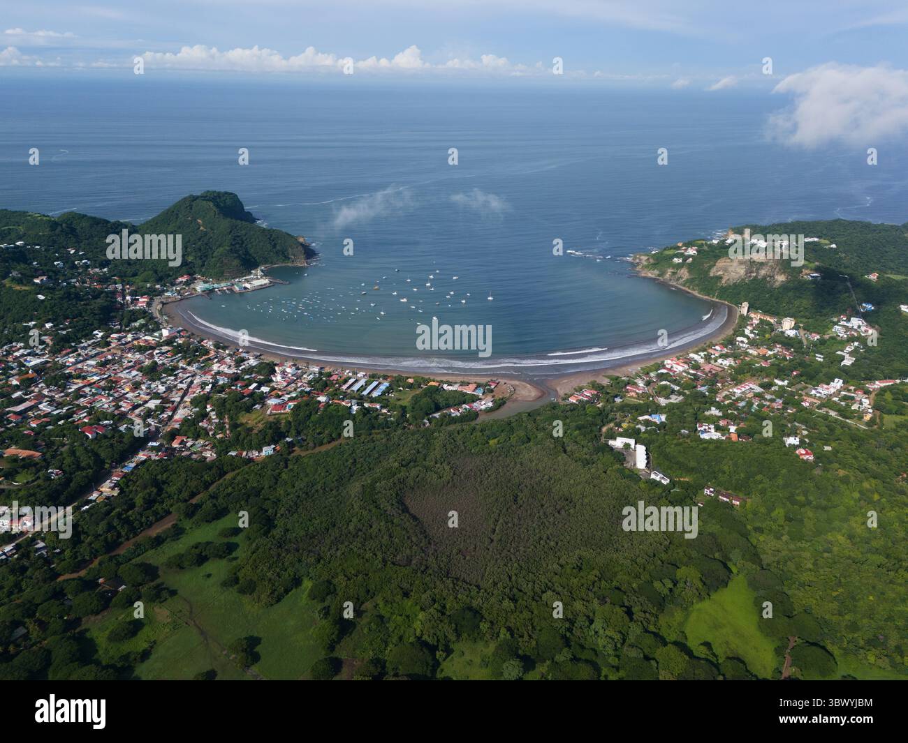 San Juan Del Sur Stadtbucht mit Panoramablick auf die Drohne am Strand Stockfoto