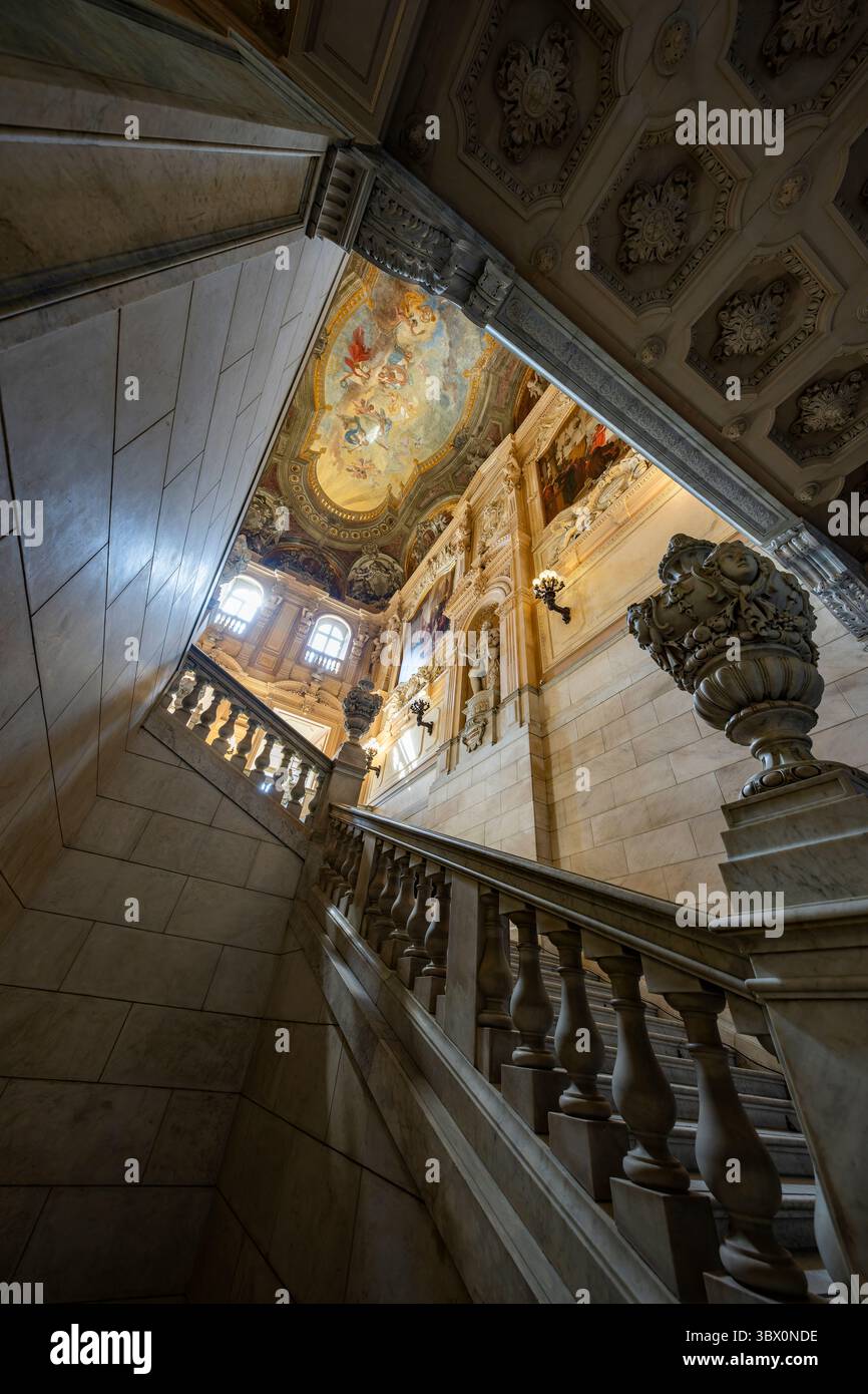 Turin, Italien - 9. September 2023: Ballsaal des Palazzo reale (Königspalast) in Turin. Stockfoto