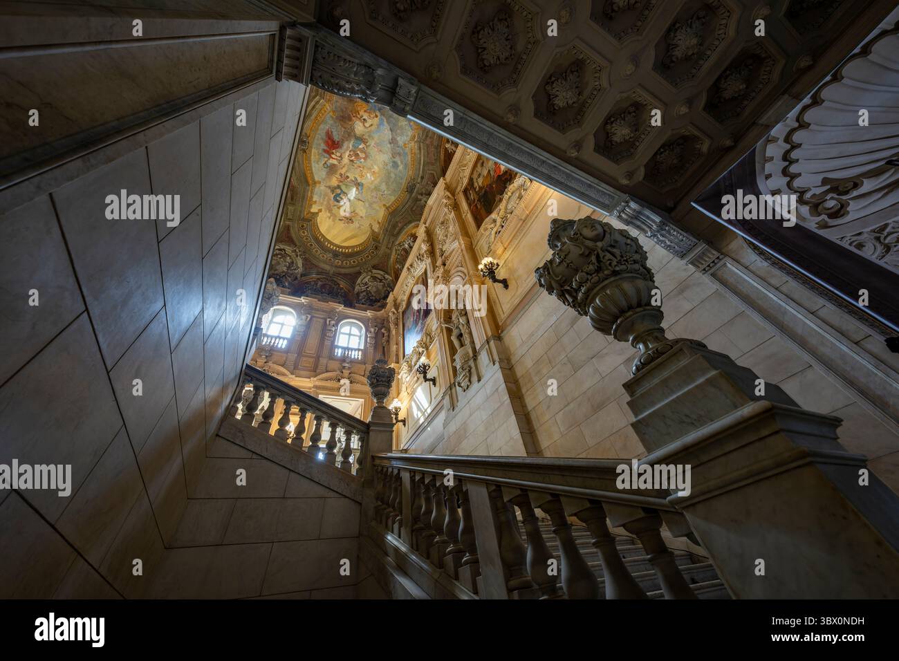 Turin, Italien - 9. September 2023: Ballsaal des Palazzo reale (Königspalast) in Turin. Stockfoto