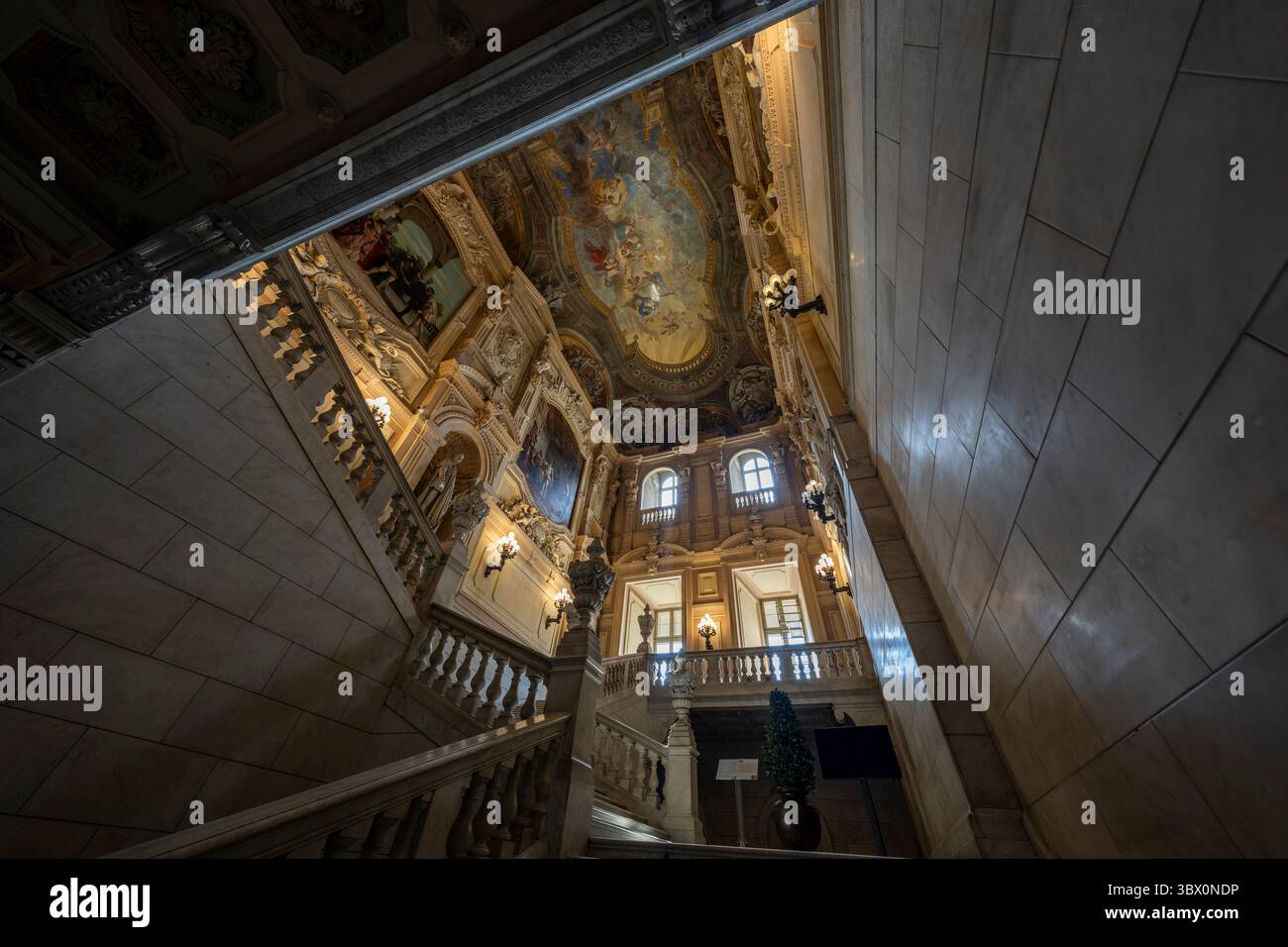 Turin, Italien - 9. September 2023: Ballsaal des Palazzo reale (Königspalast) in Turin. Stockfoto