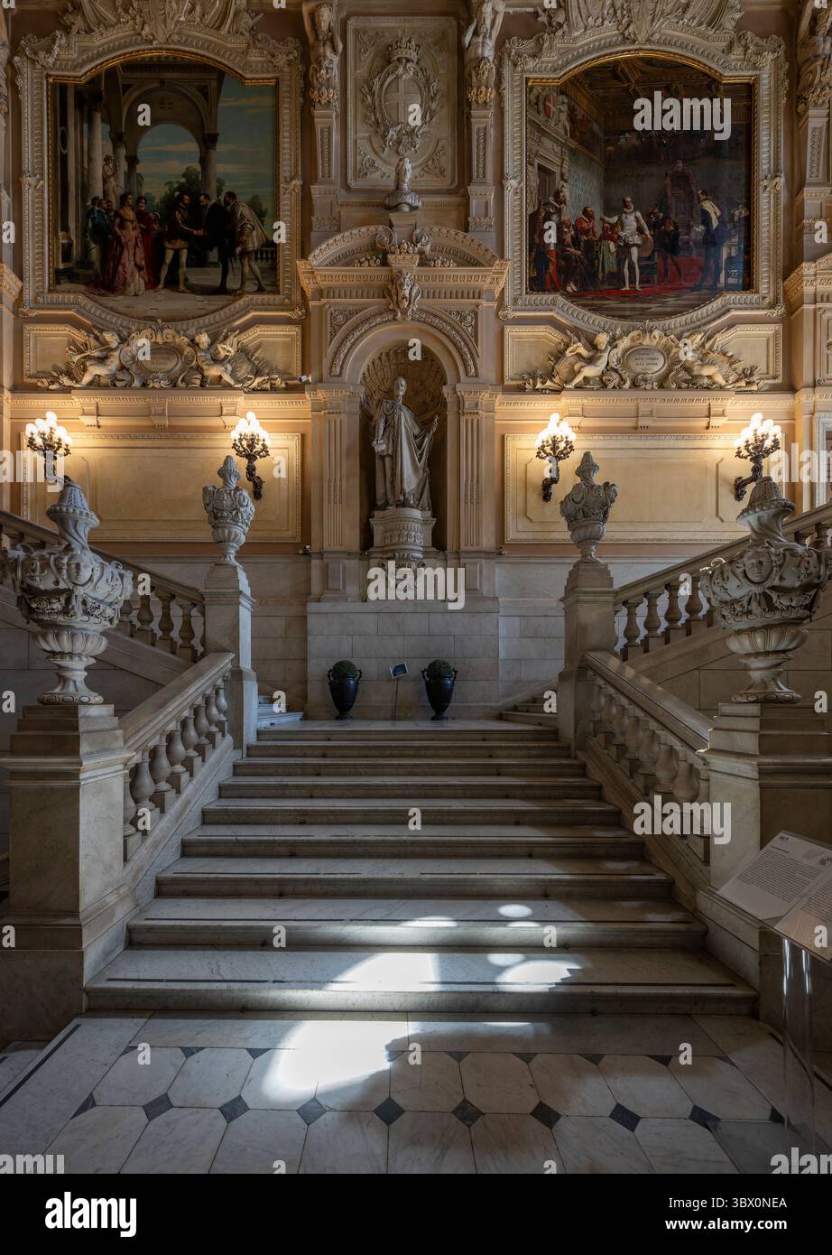 Turin, Italien - 9. September 2023: Ballsaal des Palazzo reale (Königspalast) in Turin. Stockfoto