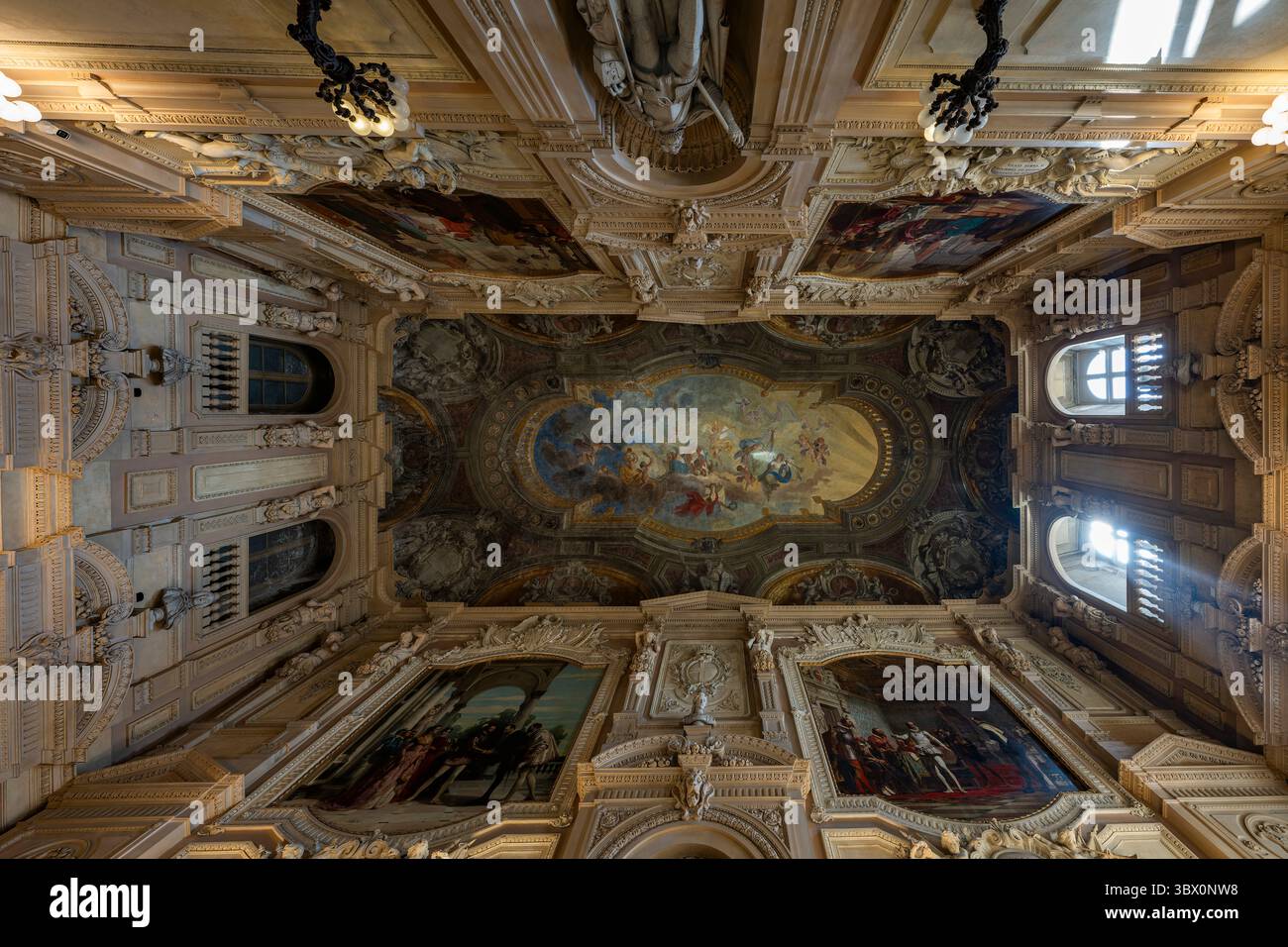 Turin, Italien - 9. September 2023: Ballsaal des Palazzo reale (Königspalast) in Turin. Stockfoto