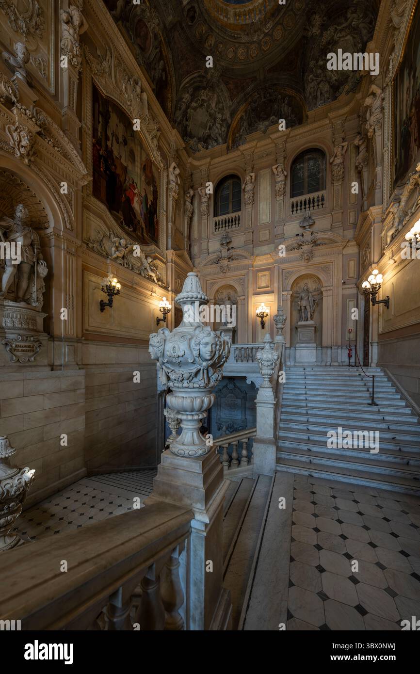 Turin, Italien - 9. September 2023: Ballsaal des Palazzo reale (Königspalast) in Turin. Stockfoto