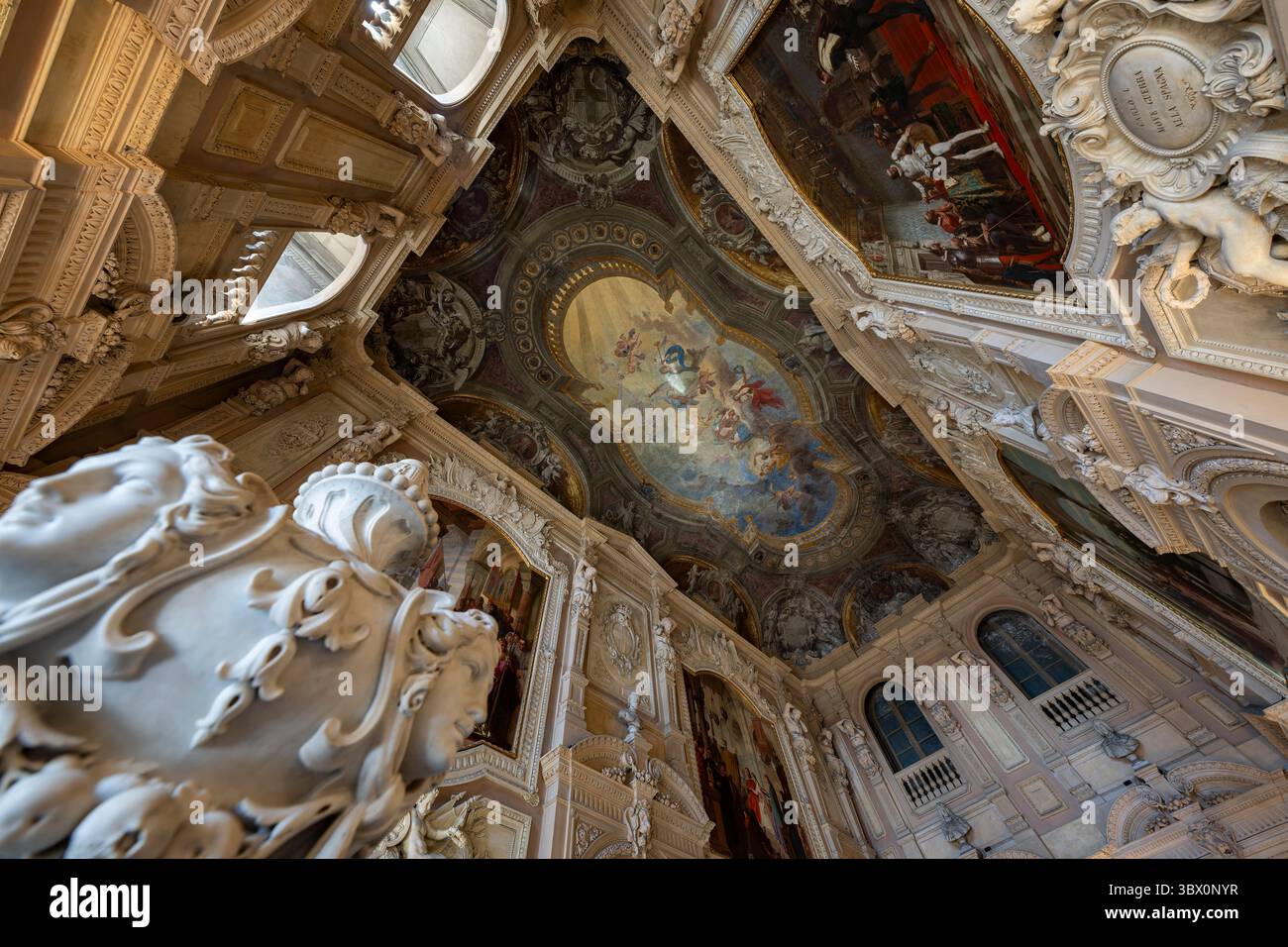 Turin, Italien - 9. September 2023: Ballsaal des Palazzo reale (Königspalast) in Turin. Stockfoto