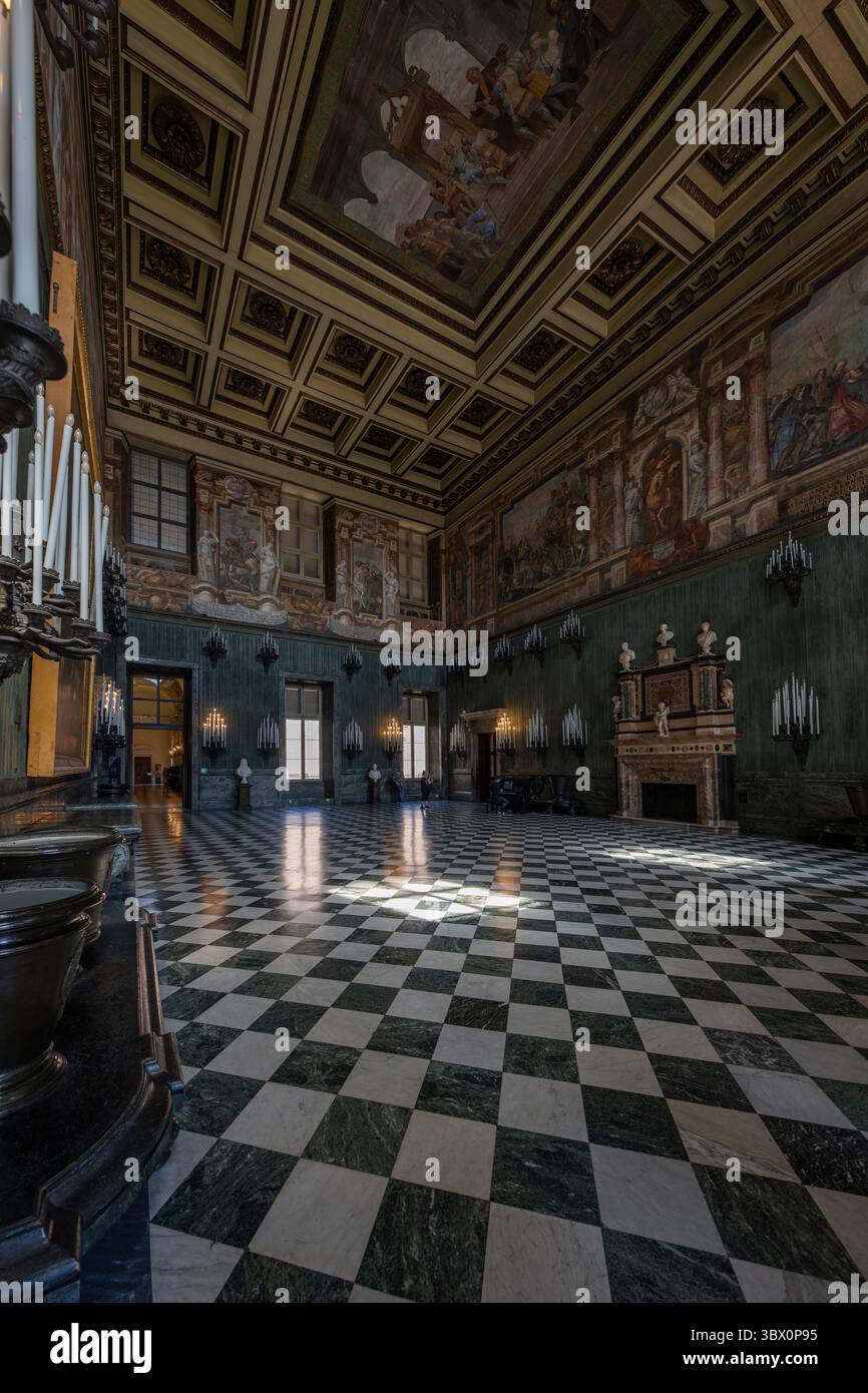 Turin, Italien - 9. September 2023: Ballsaal des Palazzo reale (Königspalast) in Turin. Stockfoto