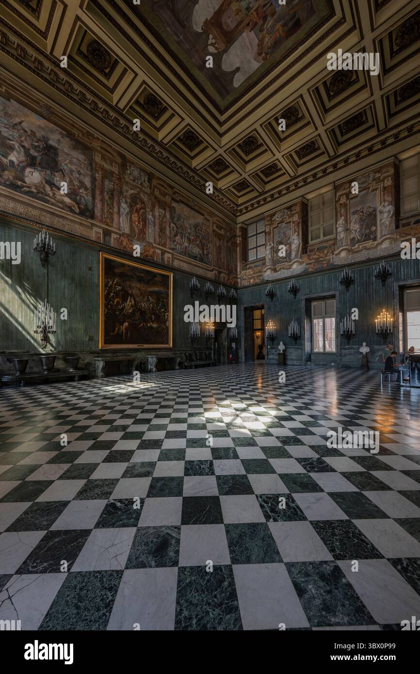 Turin, Italien - 9. September 2023: Ballsaal des Palazzo reale (Königspalast) in Turin. Stockfoto