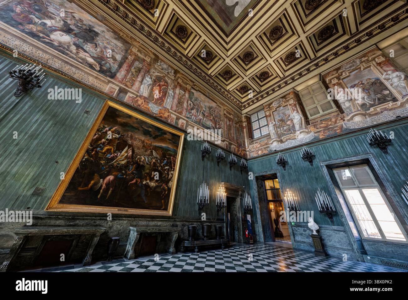 Turin, Italien - 9. September 2023: Ballsaal des Palazzo reale (Königspalast) in Turin. Stockfoto