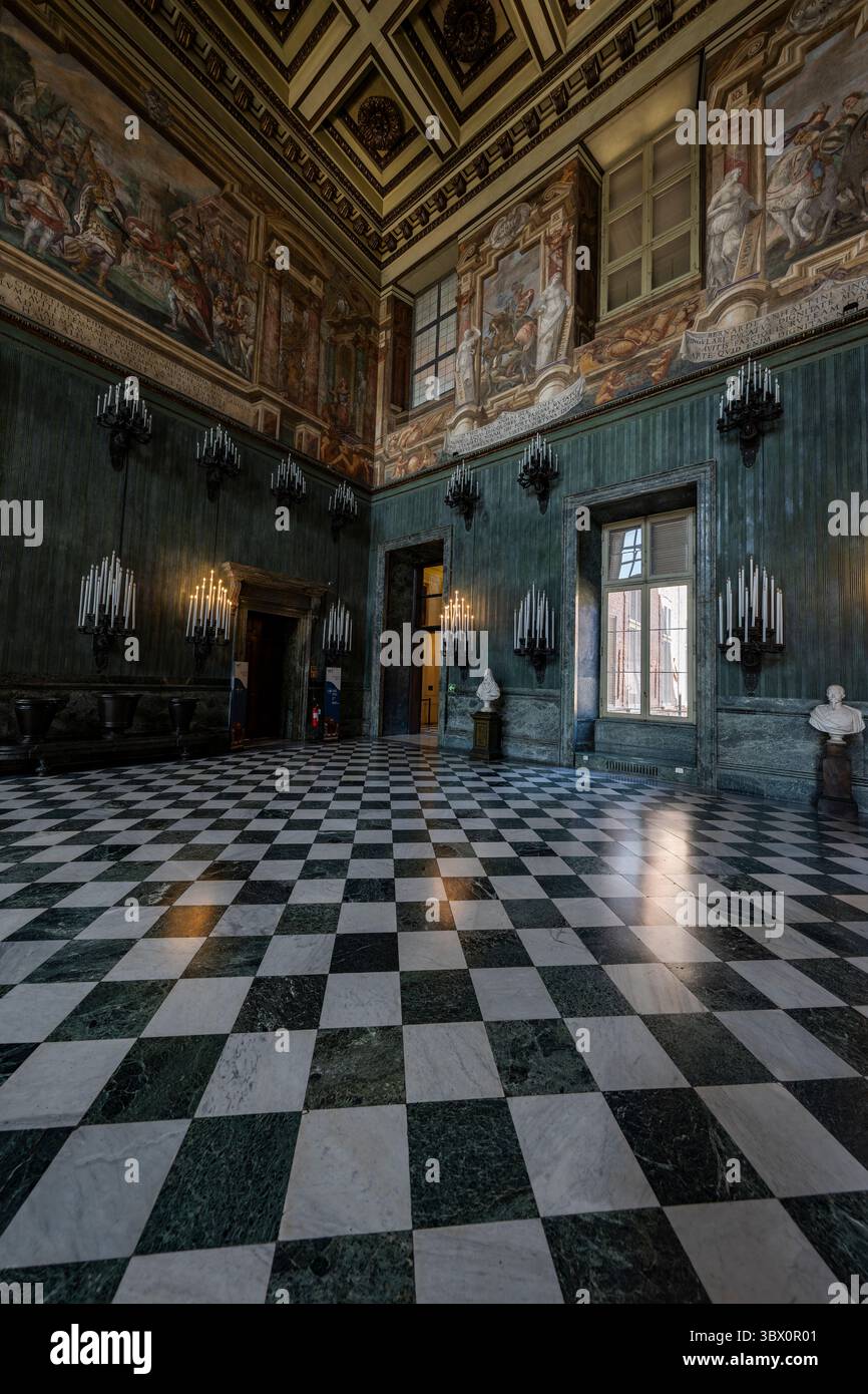 Turin, Italien - 9. September 2023: Ballsaal des Palazzo reale (Königspalast) in Turin. Stockfoto