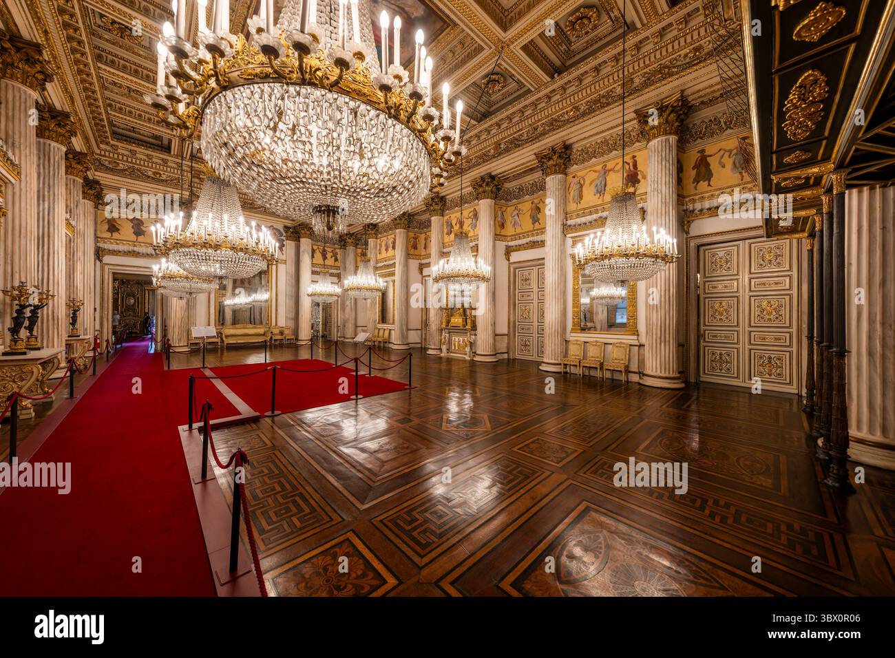 Turin, Italien - 9. September 2023: Ballsaal des Palazzo reale (Königspalast) in Turin. Stockfoto