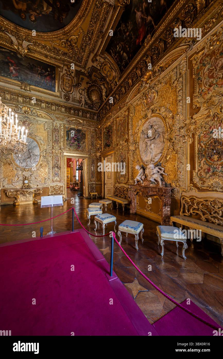 Turin, Italien - 9. September 2023: Ballsaal des Palazzo reale (Königspalast) in Turin. Stockfoto