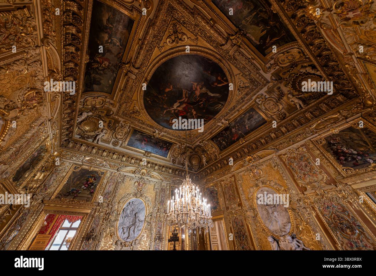 Turin, Italien - 9. September 2023: Ballsaal des Palazzo reale (Königspalast) in Turin. Stockfoto