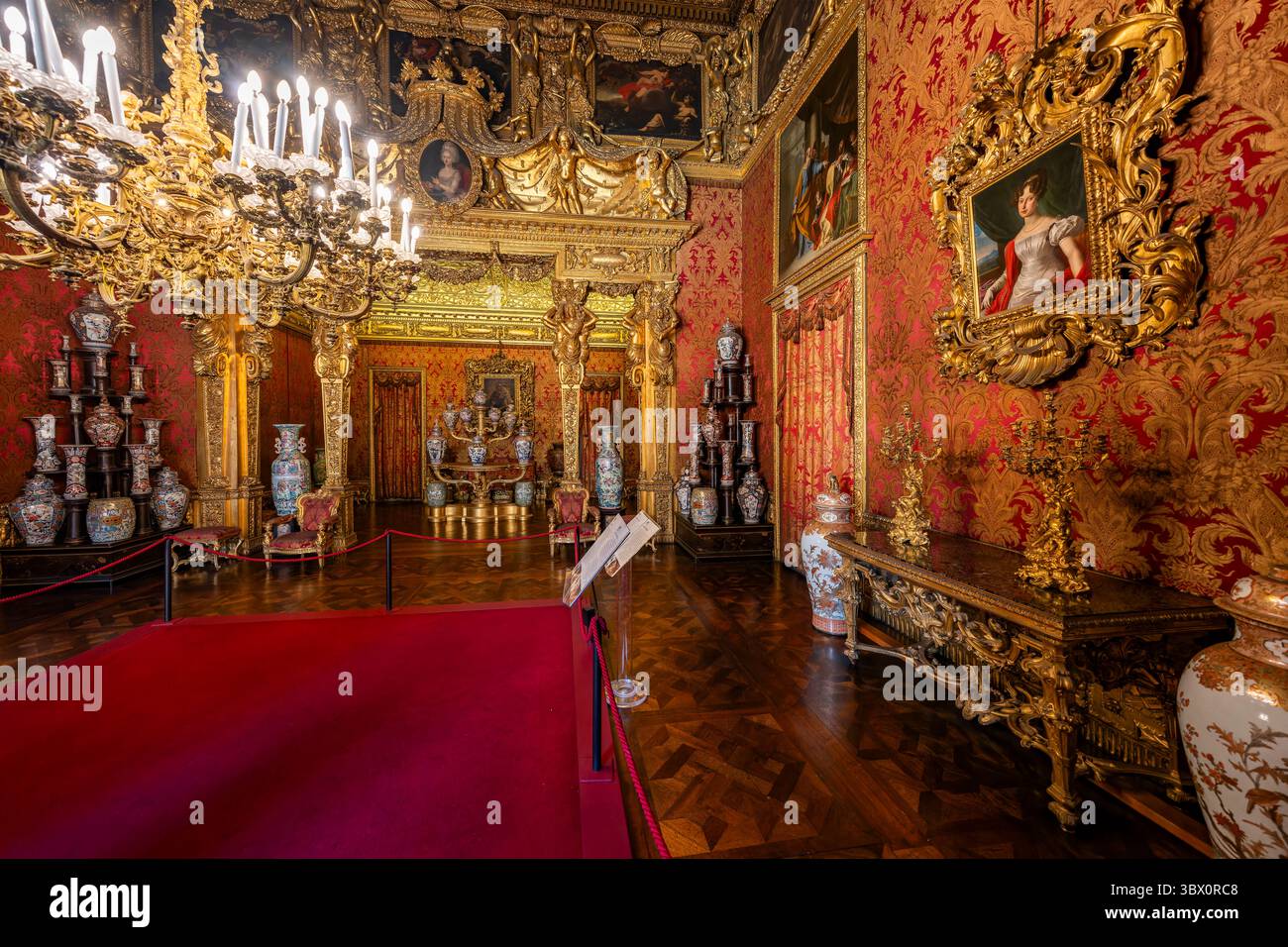 Turin, Italien - 9. September 2023: Ballsaal des Palazzo reale (Königspalast) in Turin. Stockfoto