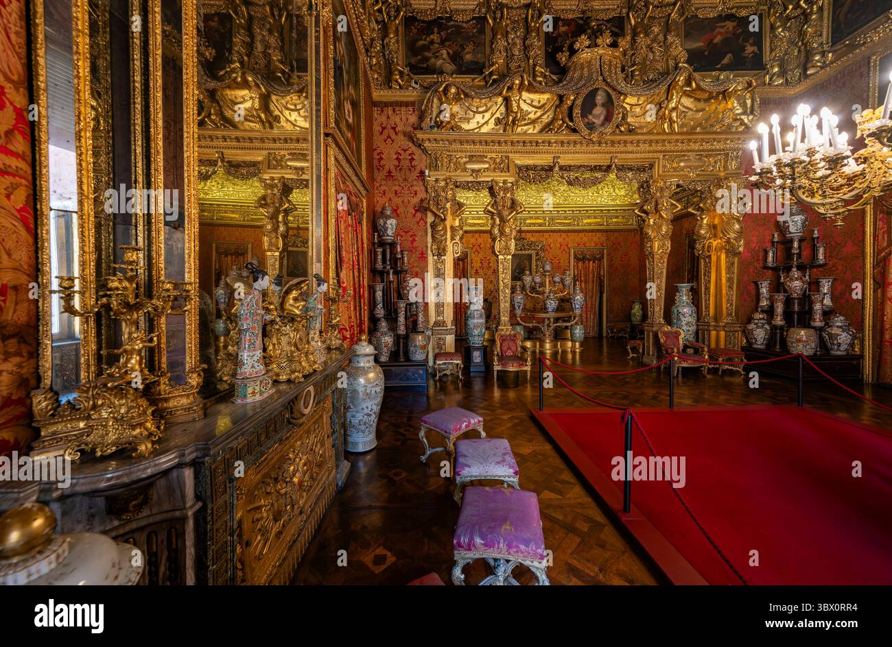 Turin, Italien - 9. September 2023: Ballsaal des Palazzo reale (Königspalast) in Turin. Stockfoto