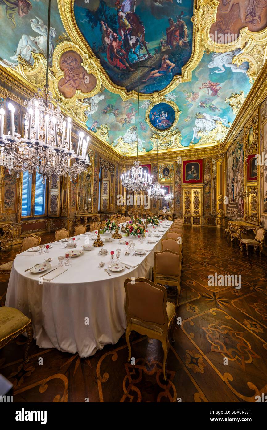 Turin, Italien - 9. September 2023: Ballsaal des Palazzo reale (Königspalast) in Turin. Stockfoto