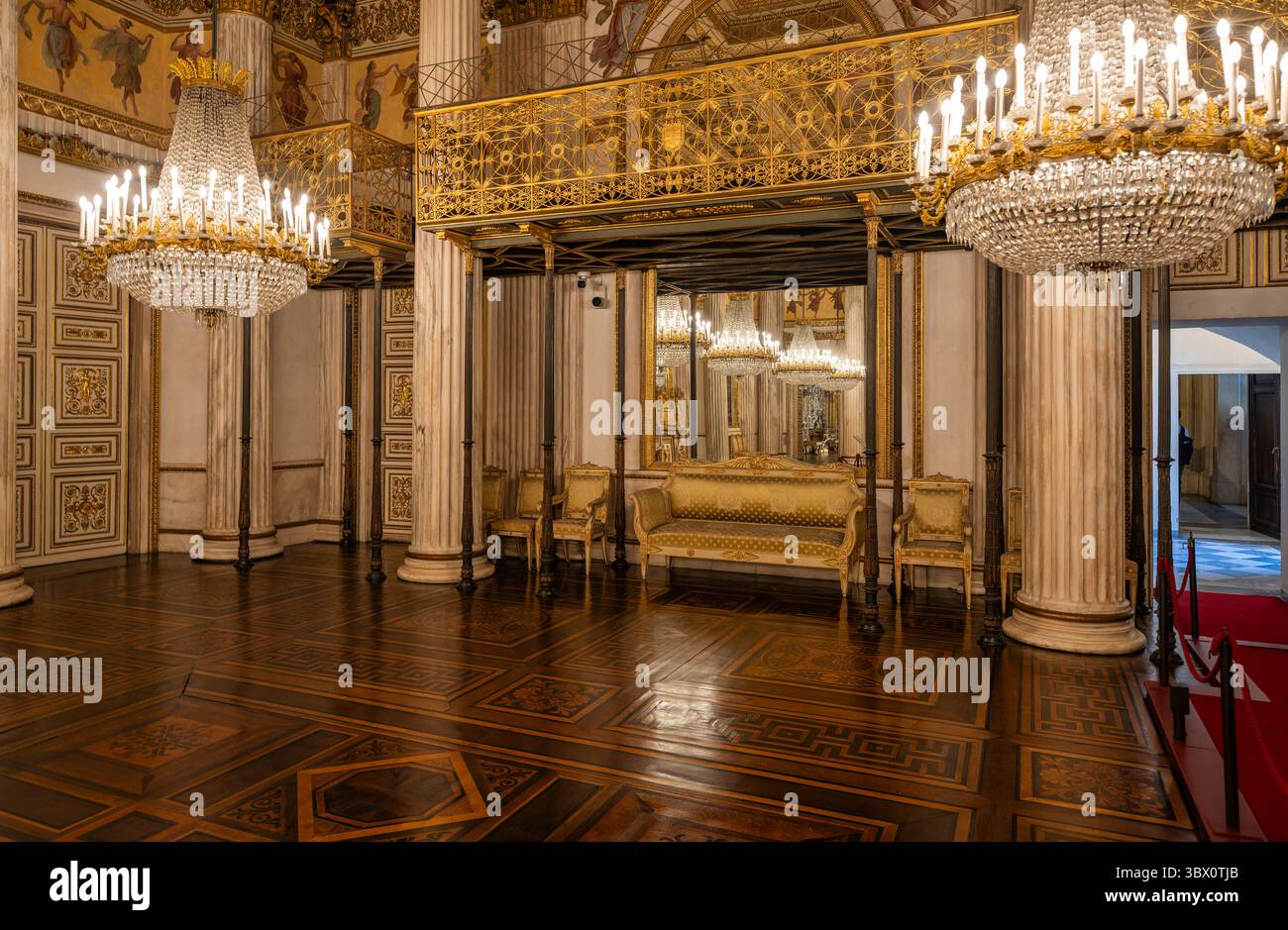 Turin, Italien - 9. September 2023: Ballsaal des Palazzo reale (Königspalast) in Turin. Stockfoto