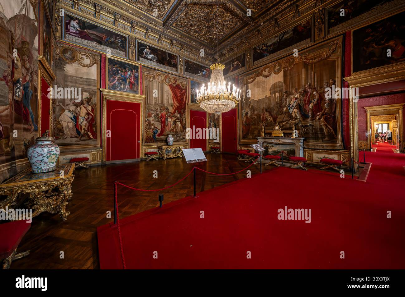 Turin, Italien - 9. September 2023: Ballsaal des Palazzo reale (Königspalast) in Turin. Stockfoto