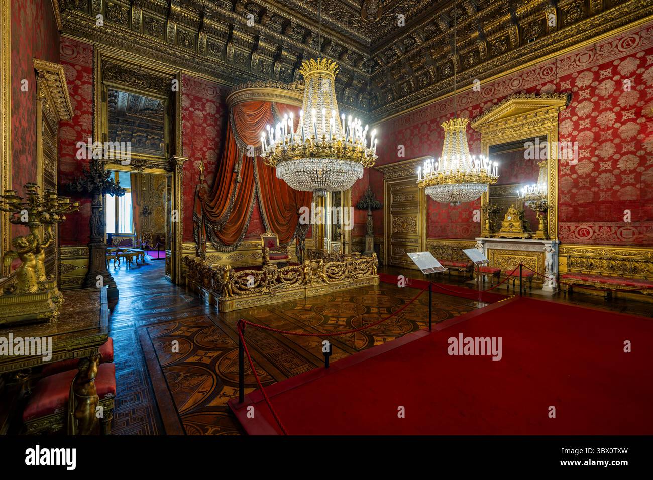 Turin, Italien - 9. September 2023: Ballsaal des Palazzo reale (Königspalast) in Turin. Stockfoto