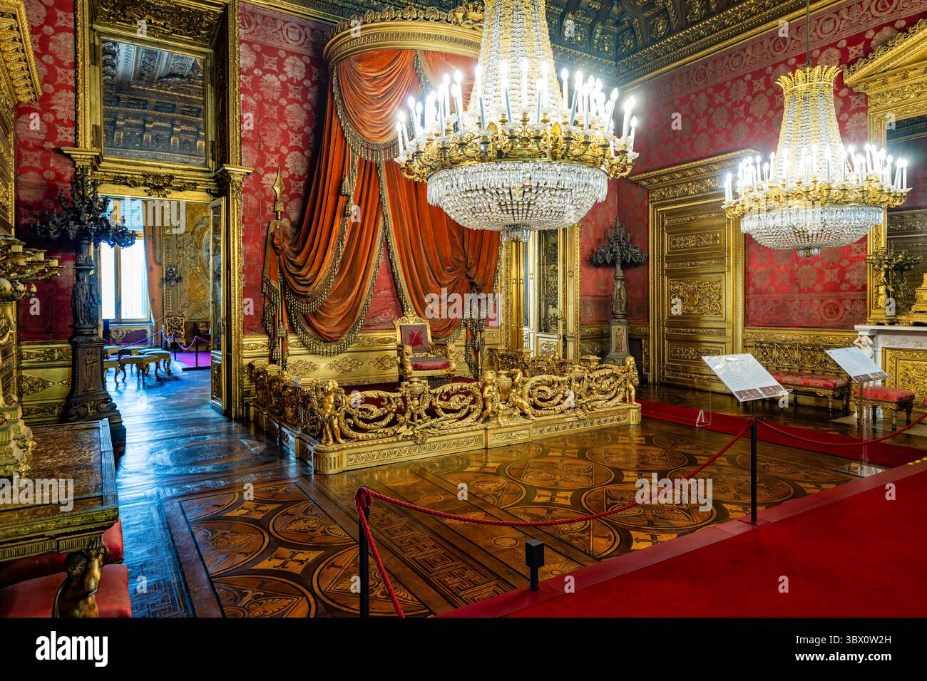 Turin, Italien - 9. September 2023: Ballsaal des Palazzo reale (Königspalast) in Turin. Stockfoto