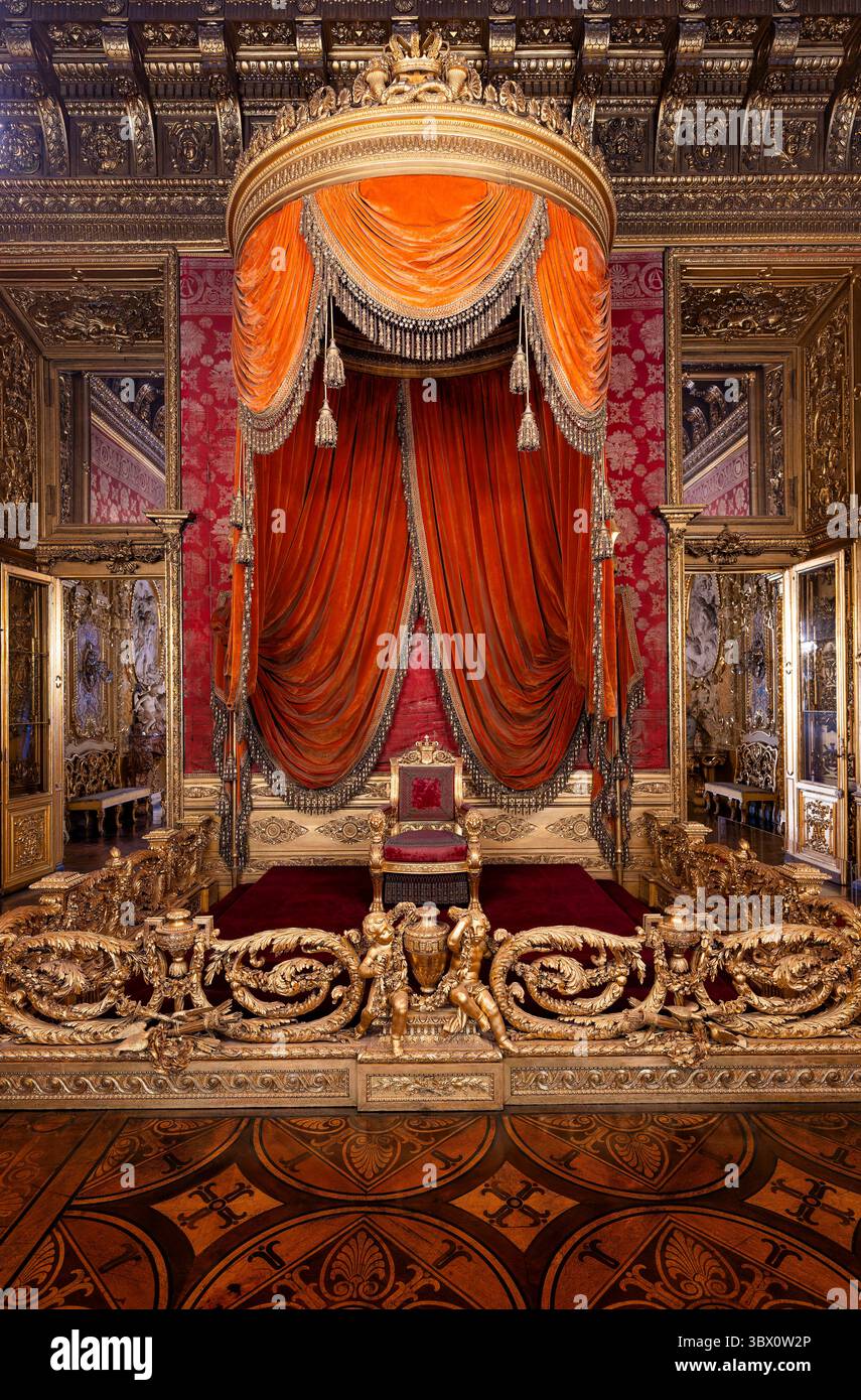 Turin, Italien - 9. September 2023: Ballsaal des Palazzo reale (Königspalast) in Turin. Stockfoto
