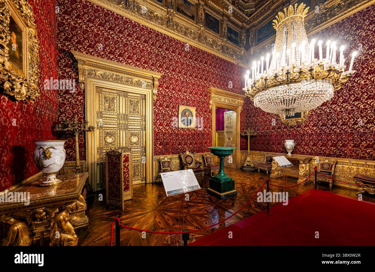 Turin, Italien - 9. September 2023: Ballsaal des Palazzo reale (Königspalast) in Turin. Stockfoto