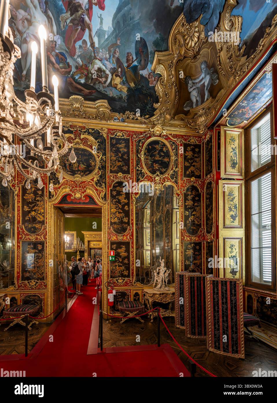 Turin, Italien - 9. September 2023: Ballsaal des Palazzo reale (Königspalast) in Turin. Stockfoto