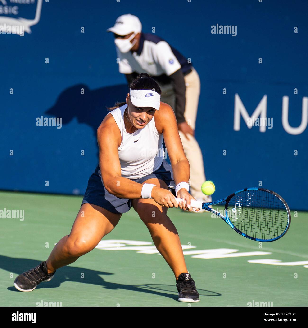 7. August 2021 San Jose, CA USA Ana Konjuh aus Kroatien gibt beim Halbfinalspiel der Mubadala Silicon Valley Classic gegen Danielle Collins an der San Jose State University San Jose Kalifornien einen Schuss zurück Thurman James/CSM(Credit Image: &Copy; Thurman James/CSM via ZUMA Wire) Stockfoto