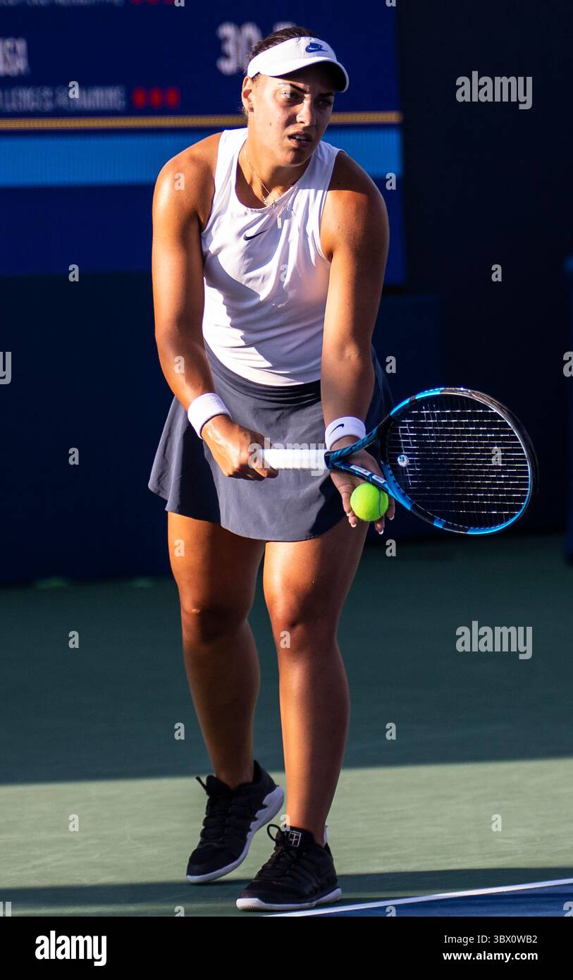 7. August 2021 San Jose, CA USA Ana Konjuh aus Kroatien dient den Ball während des Abendspiels zwischen Ana Konjuh ( CRO) und Danielle Collins ( USA ) an der San Jose State University San Jose Kalifornien Thurman James/CSM(Credit Image: &Copy; Thurman James/CSM via ZUMA Wire) Stockfoto