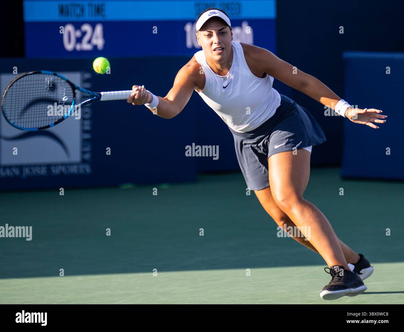7. August 2021 San Jose, CA USA Ana Konjuh aus Kroatien gibt beim Halbfinalspiel der Mubadala Silicon Valley Classic gegen Danielle Collins an der San Jose State University San Jose Kalifornien einen Schuss zurück Thurman James/CSM(Credit Image: &Copy; Thurman James/CSM via ZUMA Wire) Stockfoto