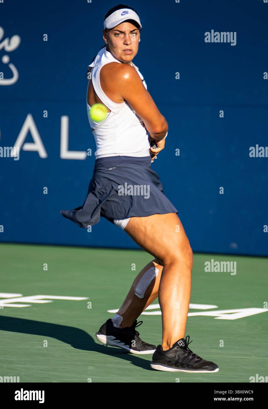7. August 2021 San Jose, CA USA Ana Konjuh aus Kroatien gibt beim Halbfinalspiel der Mubadala Silicon Valley Classic gegen Danielle Collins an der San Jose State University San Jose Kalifornien einen Schuss zurück Thurman James/CSM(Credit Image: &Copy; Thurman James/CSM via ZUMA Wire) Stockfoto