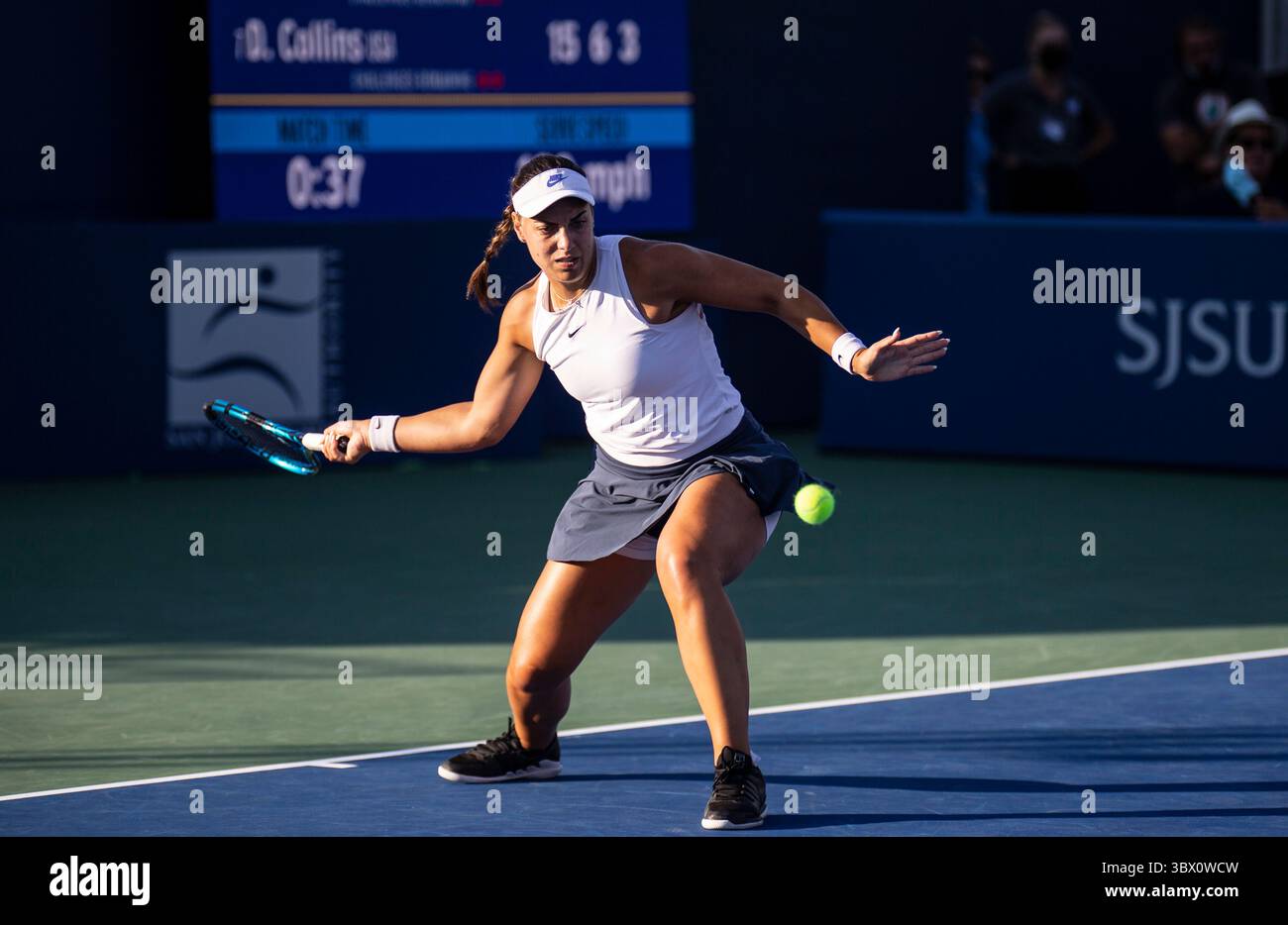 7. August 2021 San Jose, CA USA Ana Konjuh aus Kroatien gibt beim Halbfinalspiel der Mubadala Silicon Valley Classic gegen Danielle Collins an der San Jose State University San Jose Kalifornien einen Schuss zurück Thurman James/CSM(Credit Image: &Copy; Thurman James/CSM via ZUMA Wire) Stockfoto