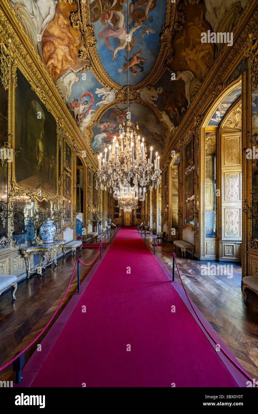 Turin, Italien - 9. September 2023: Ballsaal des Palazzo reale (Königspalast) in Turin. Stockfoto