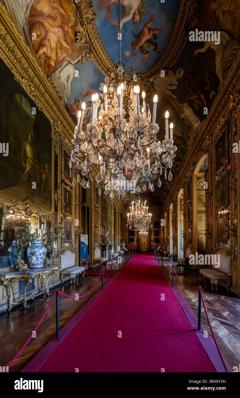 Turin, Italien - 9. September 2023: Ballsaal des Palazzo reale (Königspalast) in Turin. Stockfoto