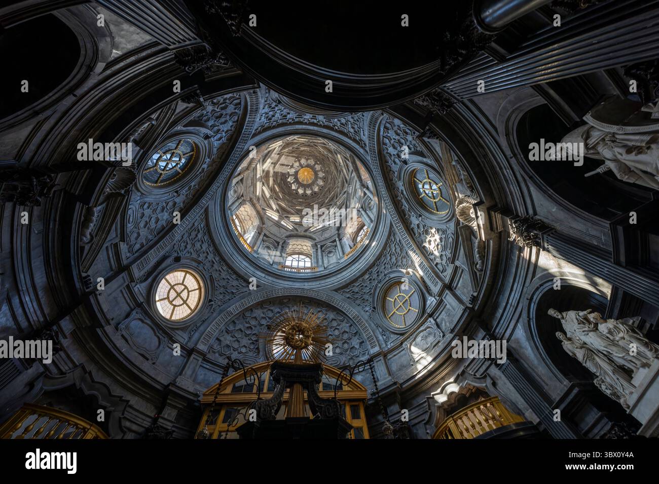 Turin, Italien - 9. September 2023: Ballsaal des Palazzo reale (Königspalast) in Turin. Stockfoto