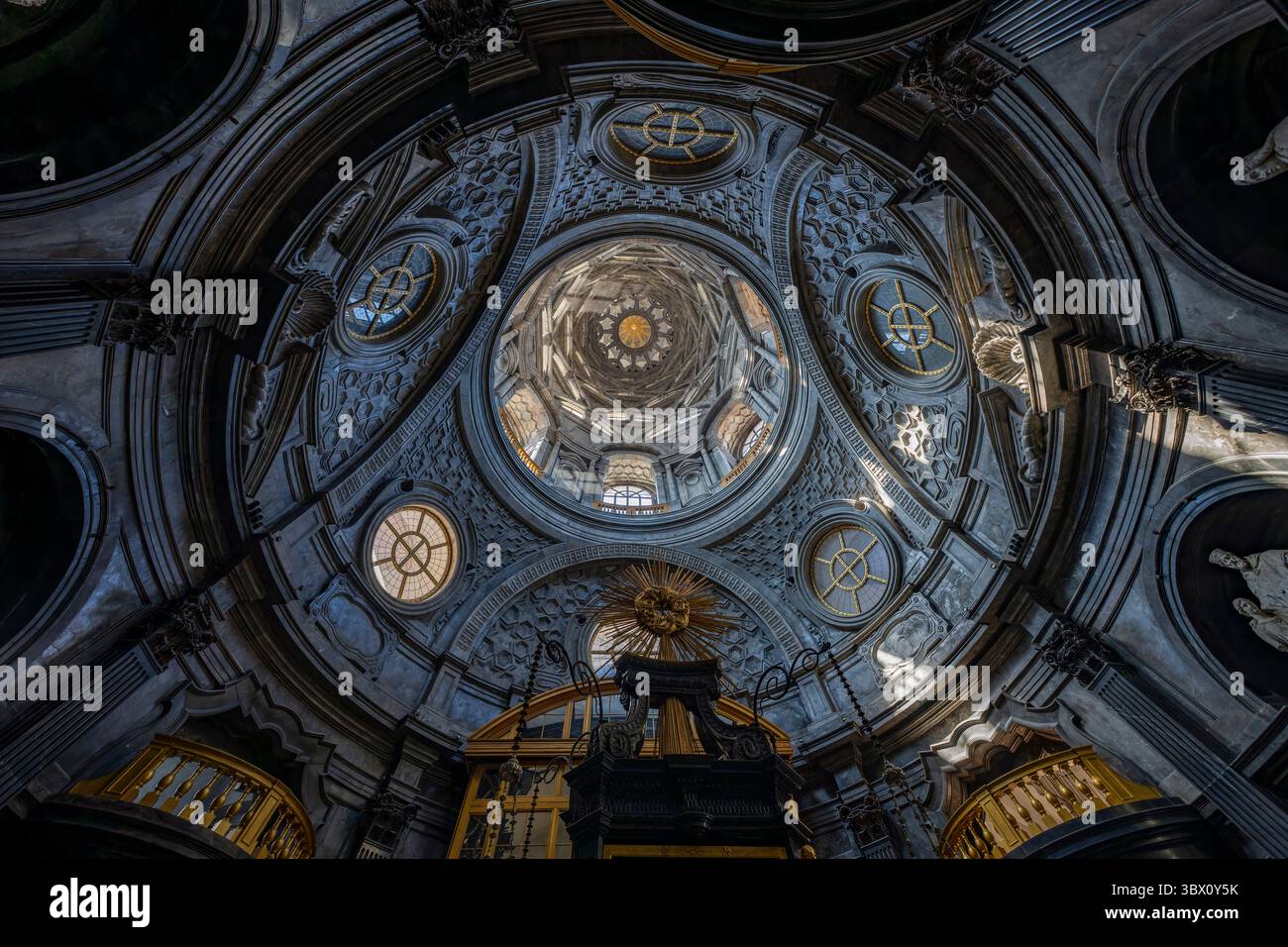 Turin, Italien - 9. September 2023: Ballsaal des Palazzo reale (Königspalast) in Turin. Stockfoto