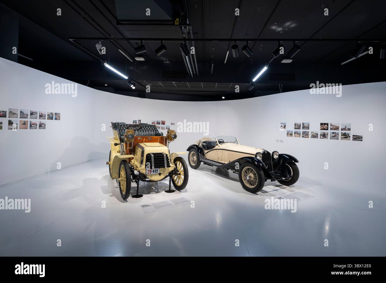 Turin, Italien - 9. September 2023: Sportwagen im Museo Nazionale dell'Automobile (Nationales Automobilmuseum) in Turin. Stockfoto