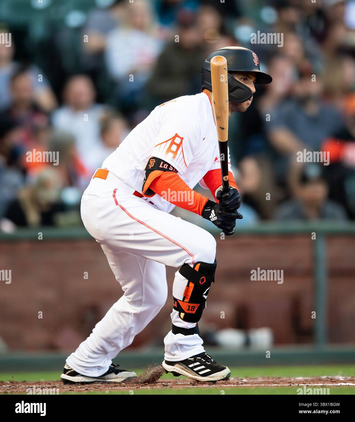 10. August 2021: Der zweite Baseman Tommy La Stella (18) der San Francisco Giants wird während eines MLB-Spiels zwischen den Arizona Diamondbacks und den San Francisco Giants im Oracle Park in San Francisco, Kalifornien, ausgetragen. Valerie Shoaps/CSM(Kreditbild: &Copy; Valerie Shoaps/CSM via ZUMA Wire) Stockfoto