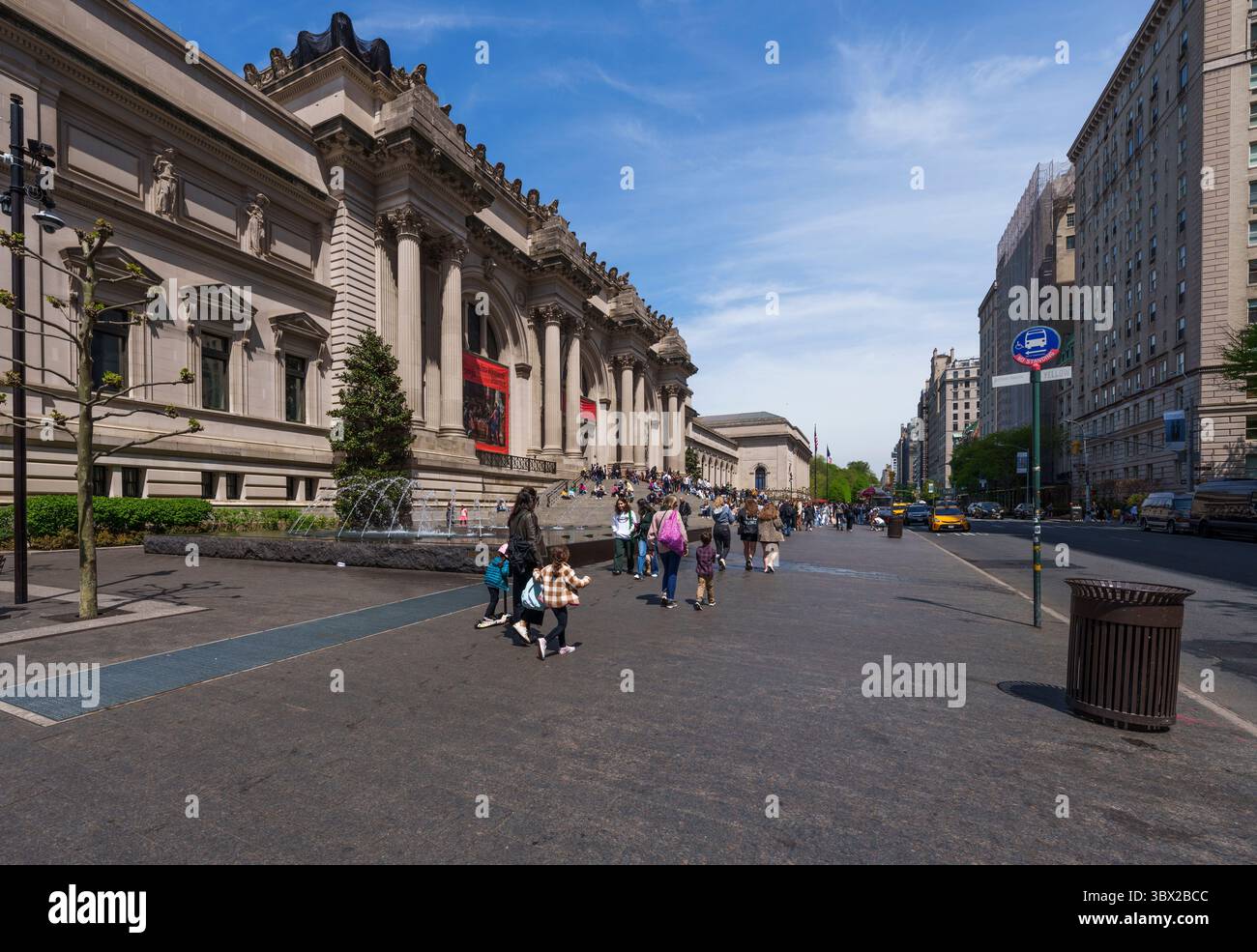 New York City, USA - 23. April 2023: Innenraum des Metropolitan of Art Museum (MET) in New York. Stockfoto