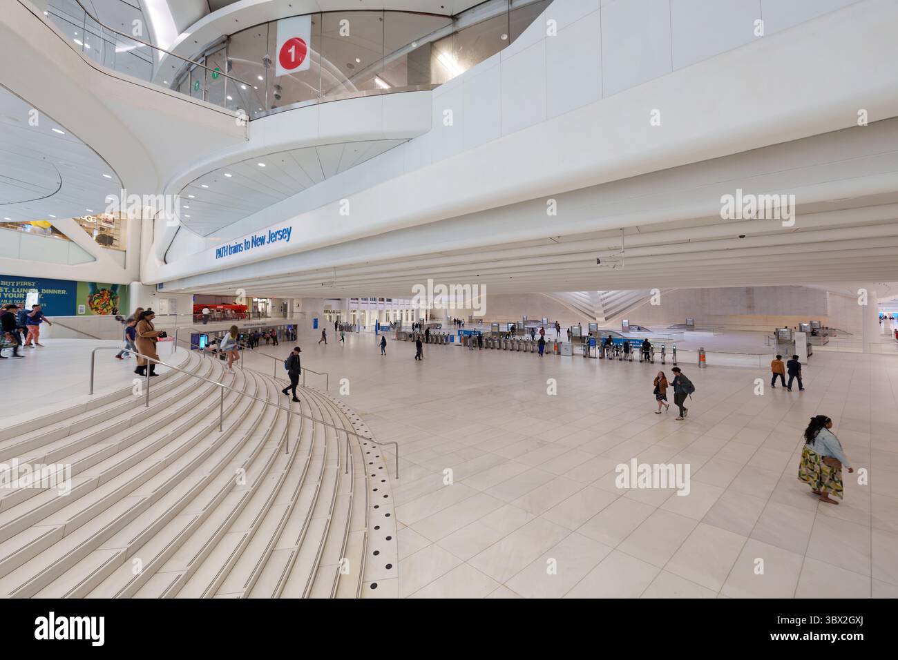 New York, USA - 24. April 2023: Verkehrsknotenpunkt Oculus Center am WTC, New York City. Stockfoto