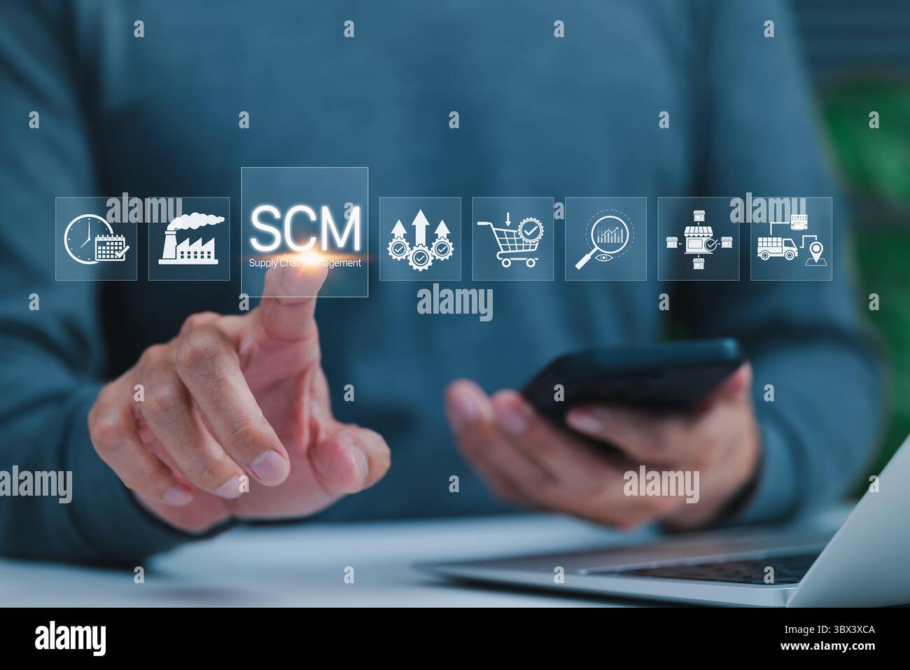 Supply Chain Management SCM-System und Logistiktechnologie. SCM-Symbole für Fabriken, Logistik, Analysen und Einzelhandel, Lieferkette Stockfoto