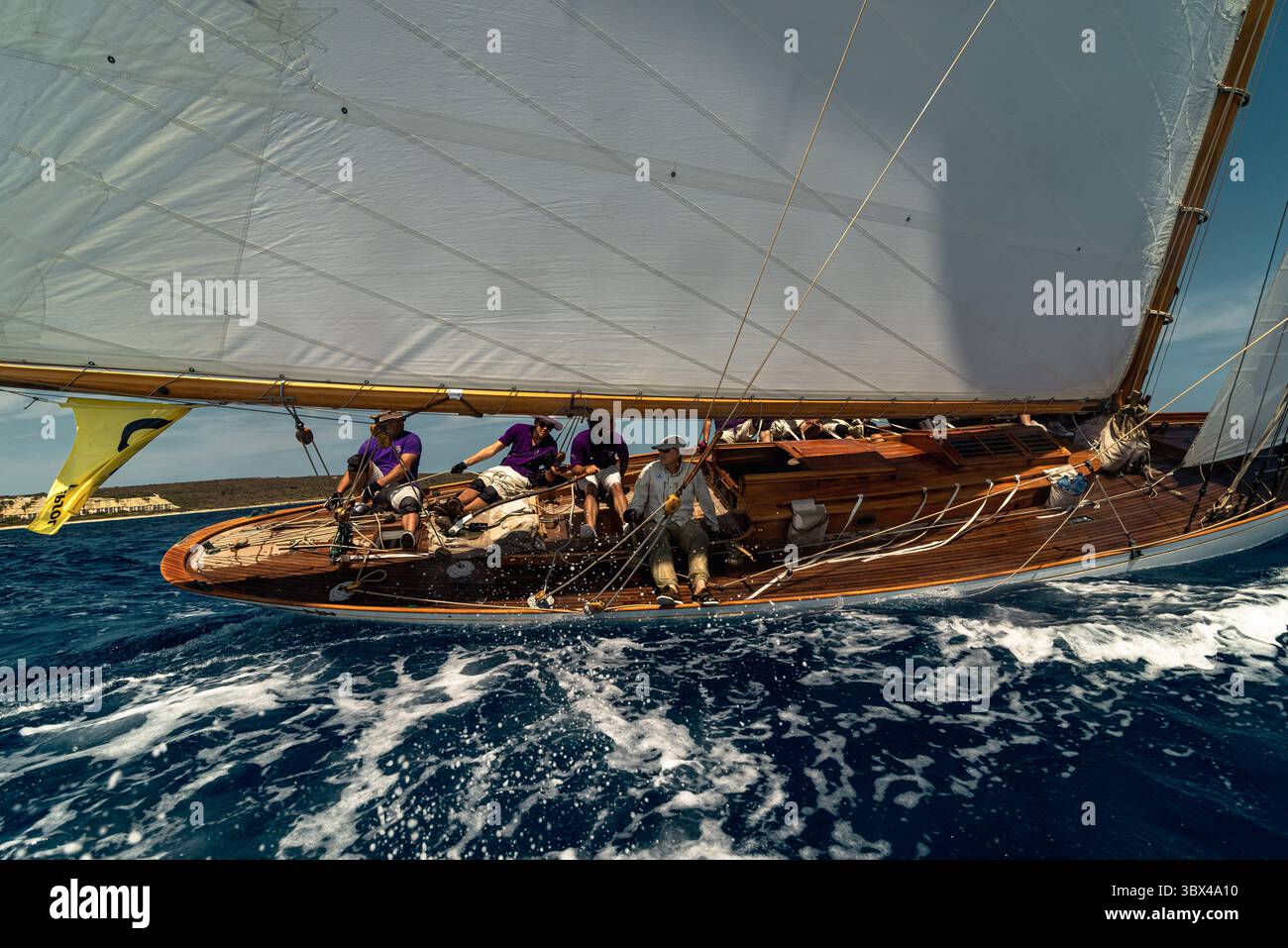 29. August 2021, Mahon, Balearen, Spanien: Die Teilnehmer nehmen an der dritten und letzten Regatta der 17. Copa del Rey (Königskasse) der klassischen Schiffe vor der Küste Menorcas Teil. (Foto: © Matthias Oesterle/ZUMA Press Wire) Stockfoto